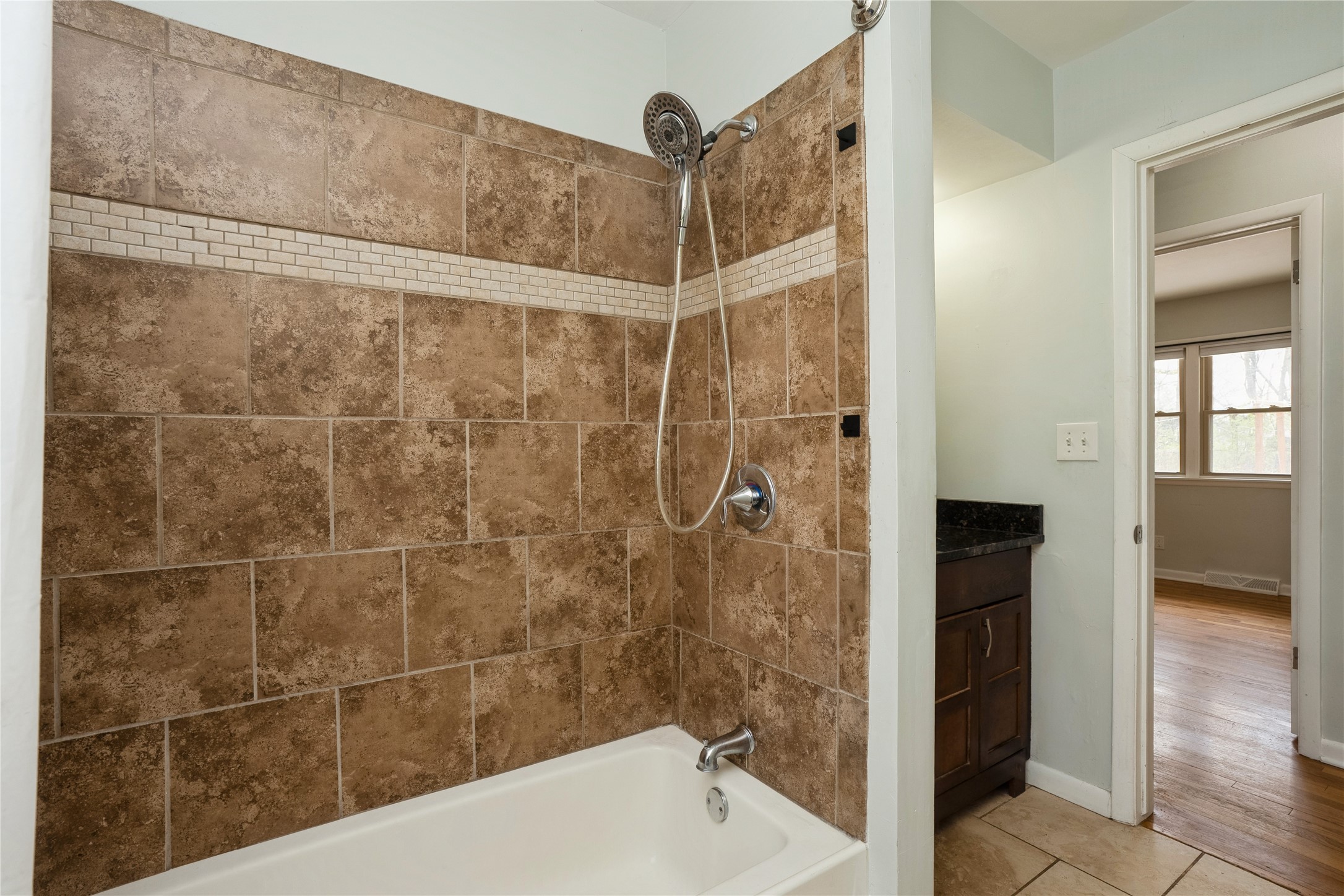 4022 Madison Avenue, Des Moines, Iowa image 8