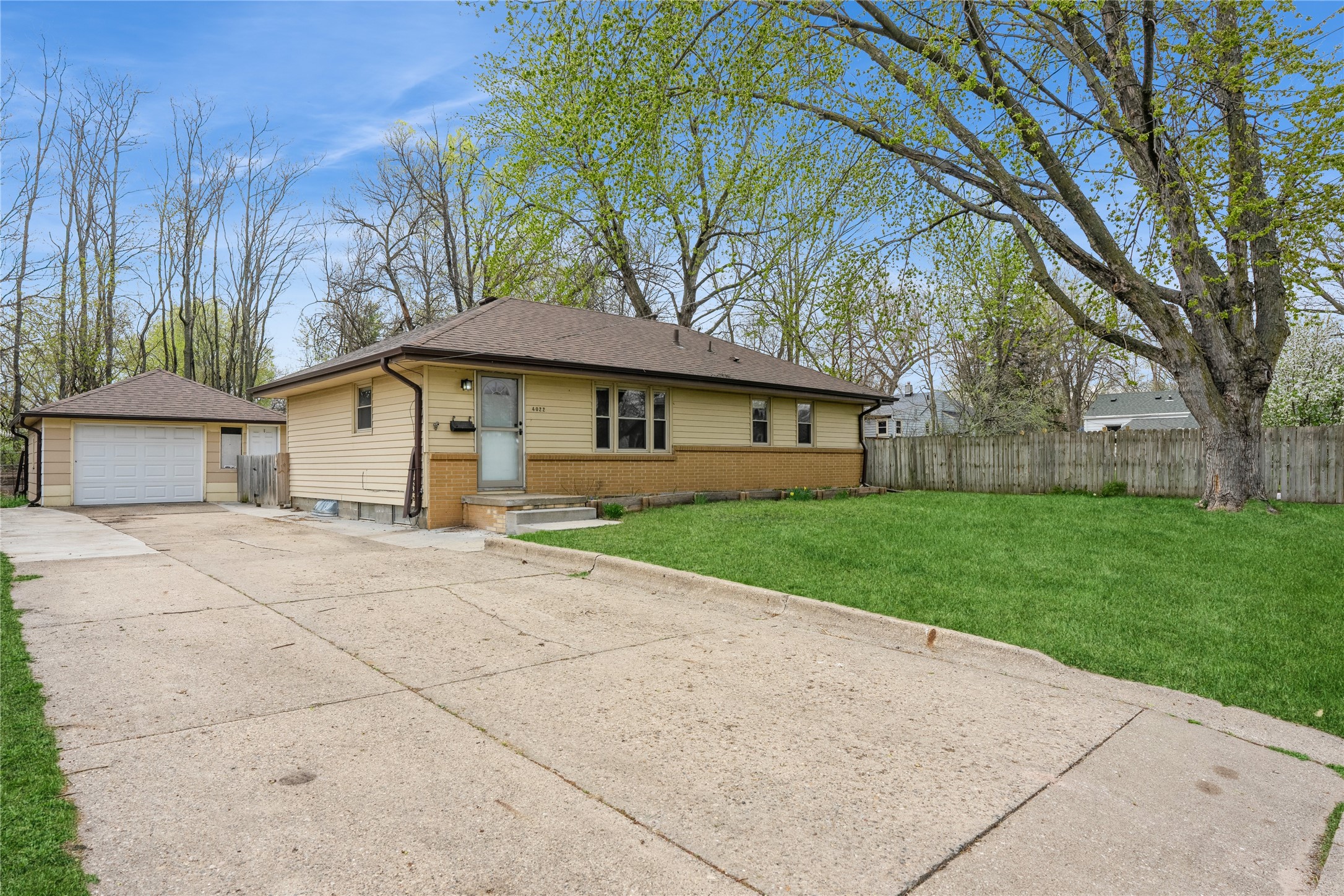 4022 Madison Avenue, Des Moines, Iowa image 1