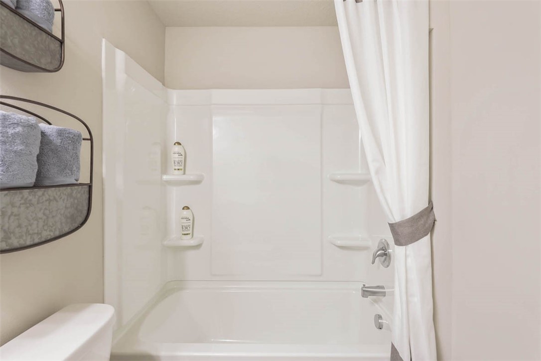 2531 Brook View Drive, Des Moines, Iowa image 30