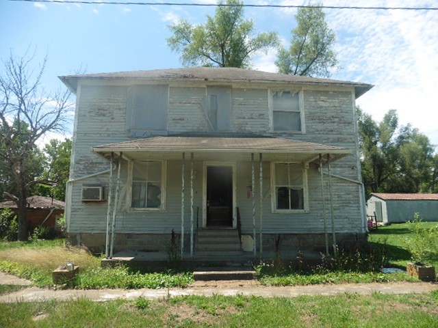 Photo 1 of 12 — 104 W Old Main Street, Milton, IA 52570