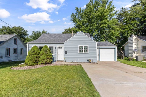 Homes For Sale - 632 12th Street<br/> West Des Moines, IA 50265