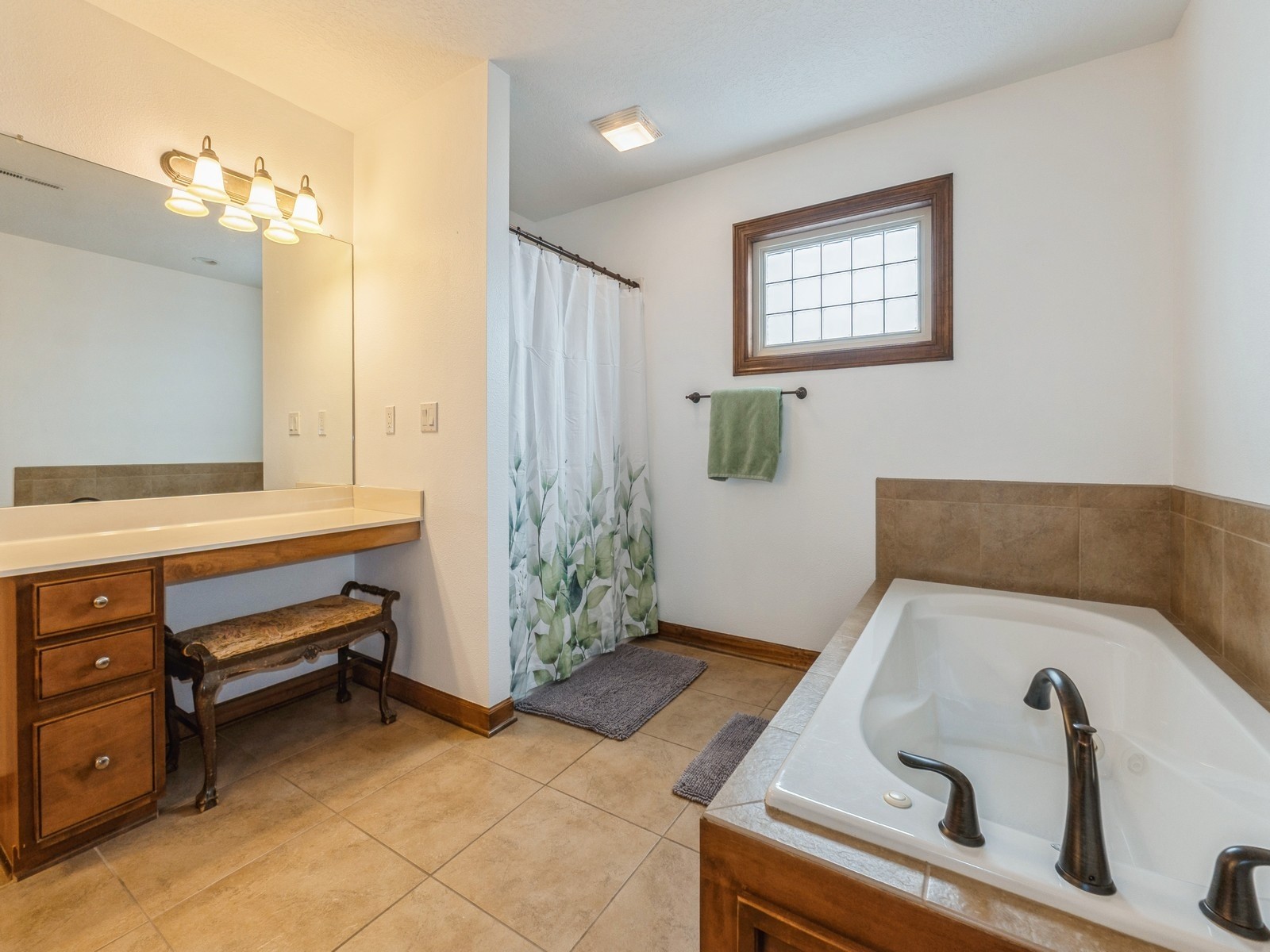 8305 Century Drive, West Des Moines, Iowa image 22