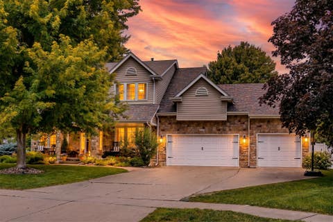 Homes For Sale - 6004 Nottingham Drive<br/> Johnston, IA 50131
