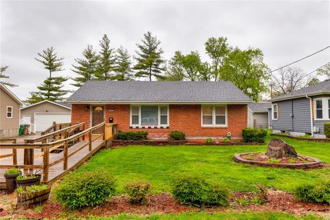 Single Family Residence in Windsor Heights IA 6513 Center Street.jpg