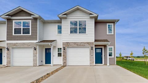 Condo For Sale - 15345 Coyote Drive<br/> Urbandale, IA 50111