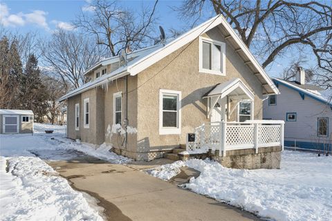 829 29th Street Des Moines IA 50312
