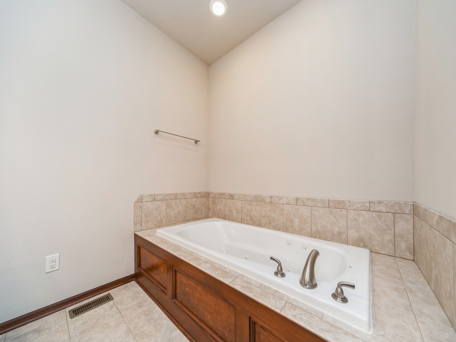 10287 Coventry Circle, Johnston, Iowa image 13