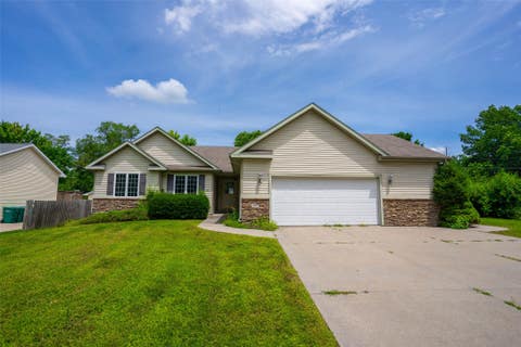 Homes For Sale - 4882 NE 39th Avenue<br/> Des Moines, IA 50317