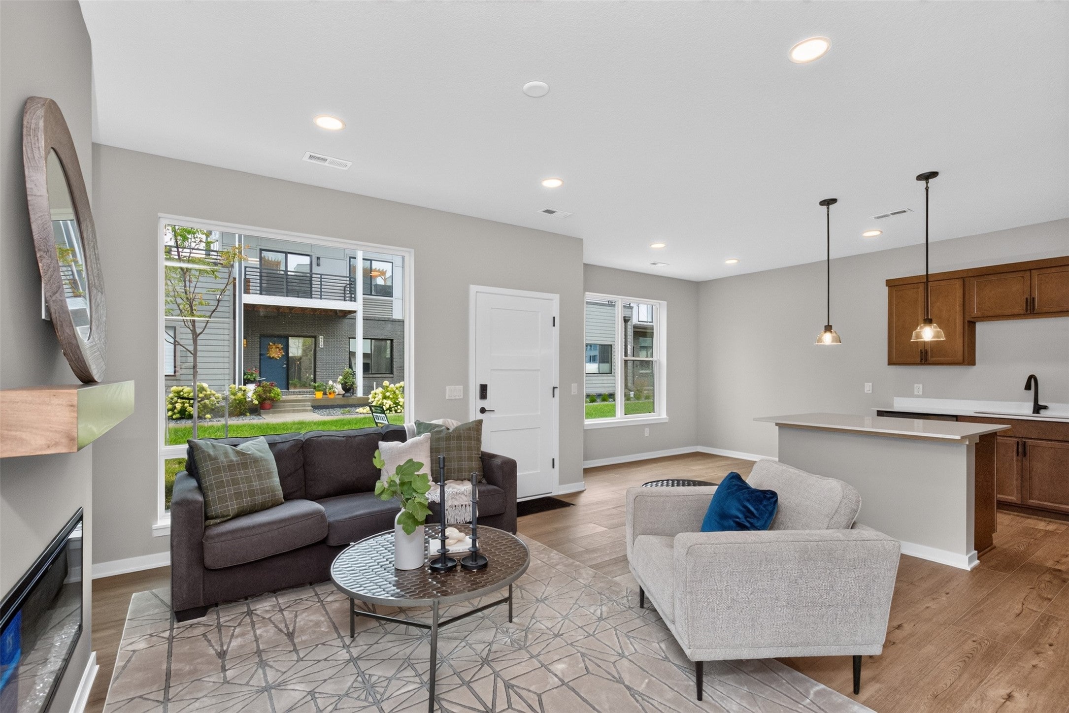 464 SW 12th Street
