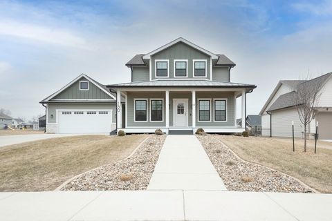 Homes For Sale - 130 N 36th Street<br/> Cumming, IA 50061