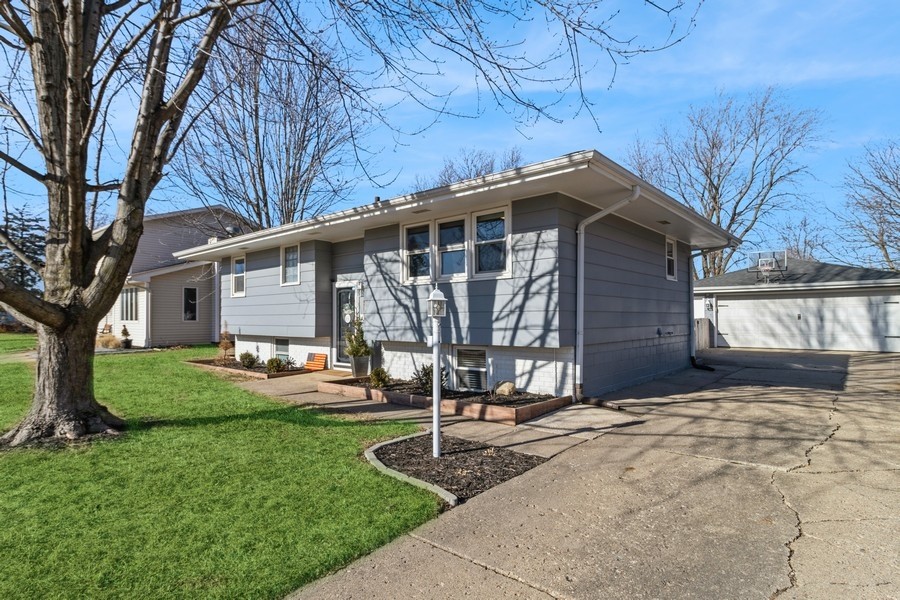 305 Gray Avenue, Waukee, Iowa image 1