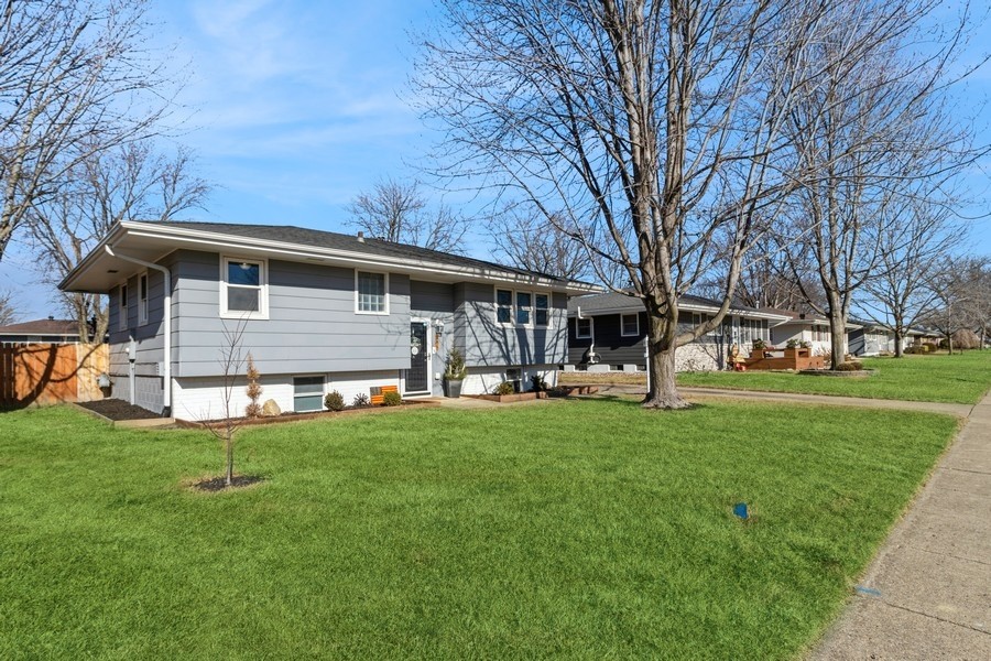 305 Gray Avenue, Waukee, Iowa image 33