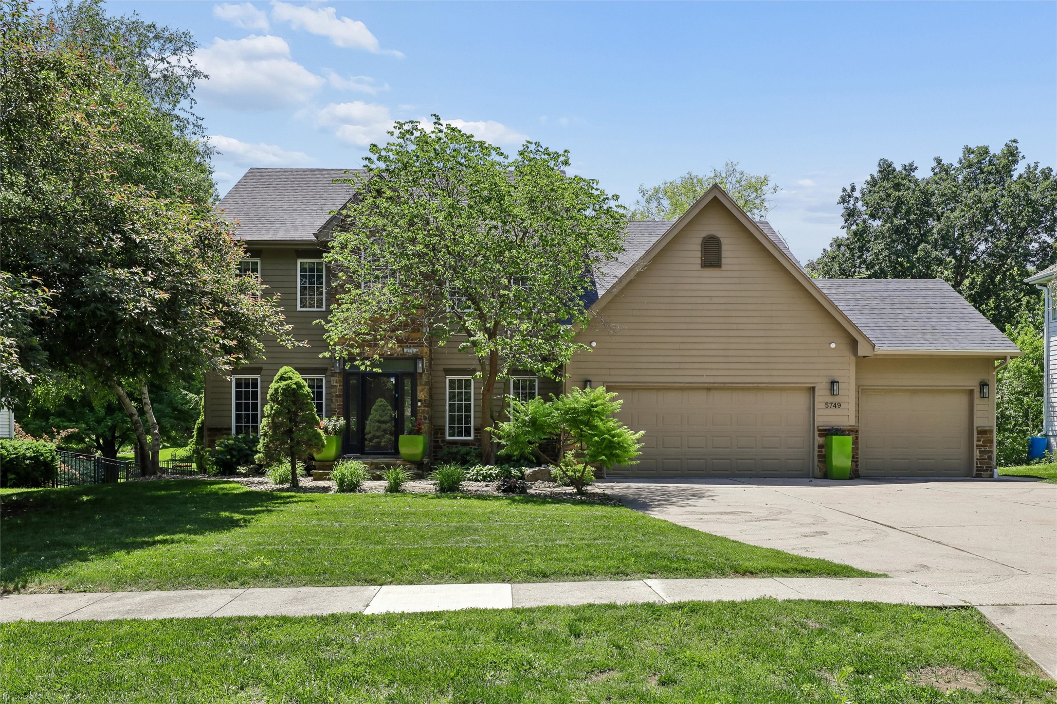 Photo 1 of 35 — 5749 Wentworth, Johnston, IA 50131