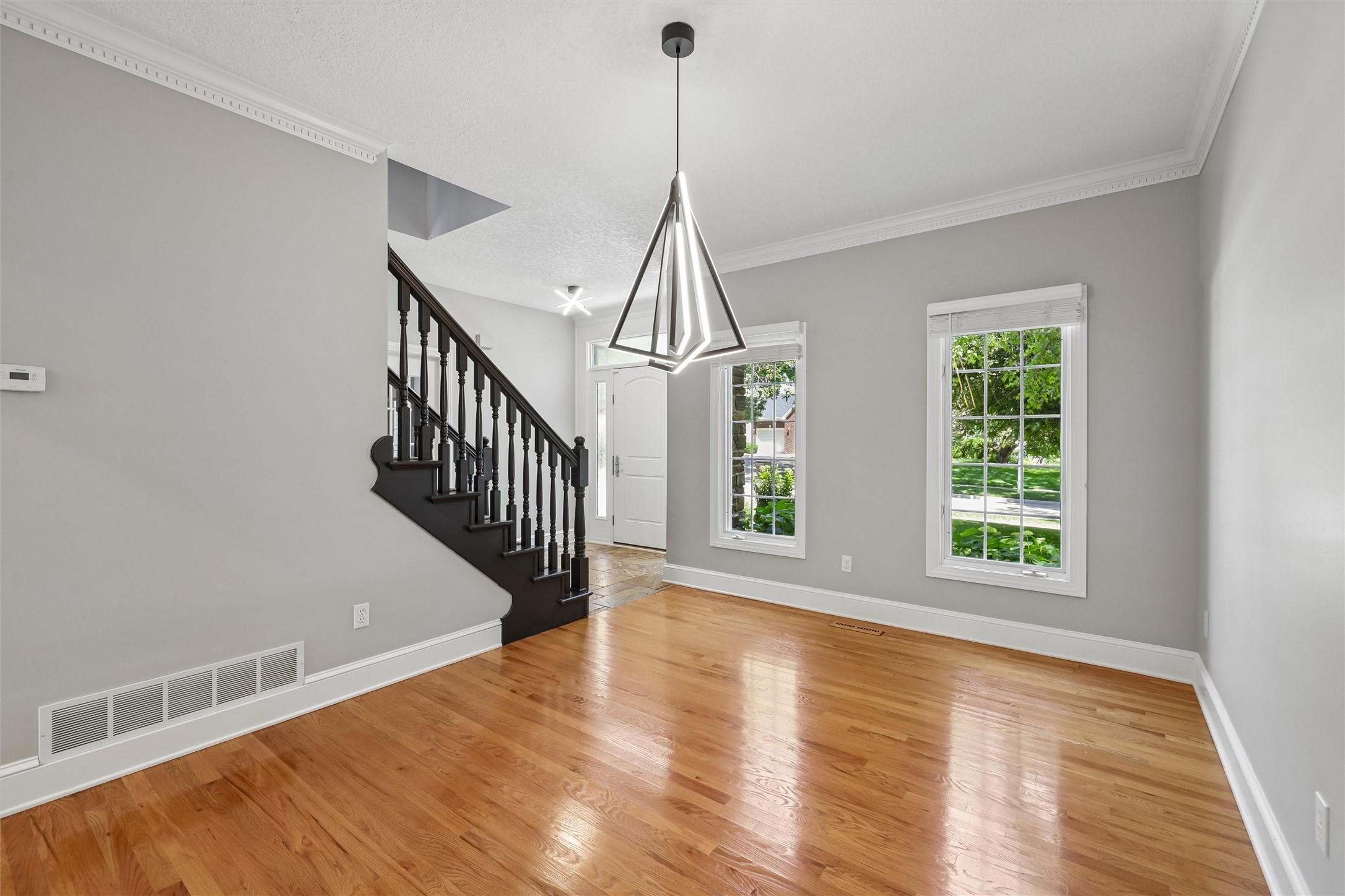 5749 Wentworth