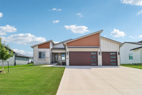 Homes For Sale - 940 Roman Road<br/> Waukee, IA 50263