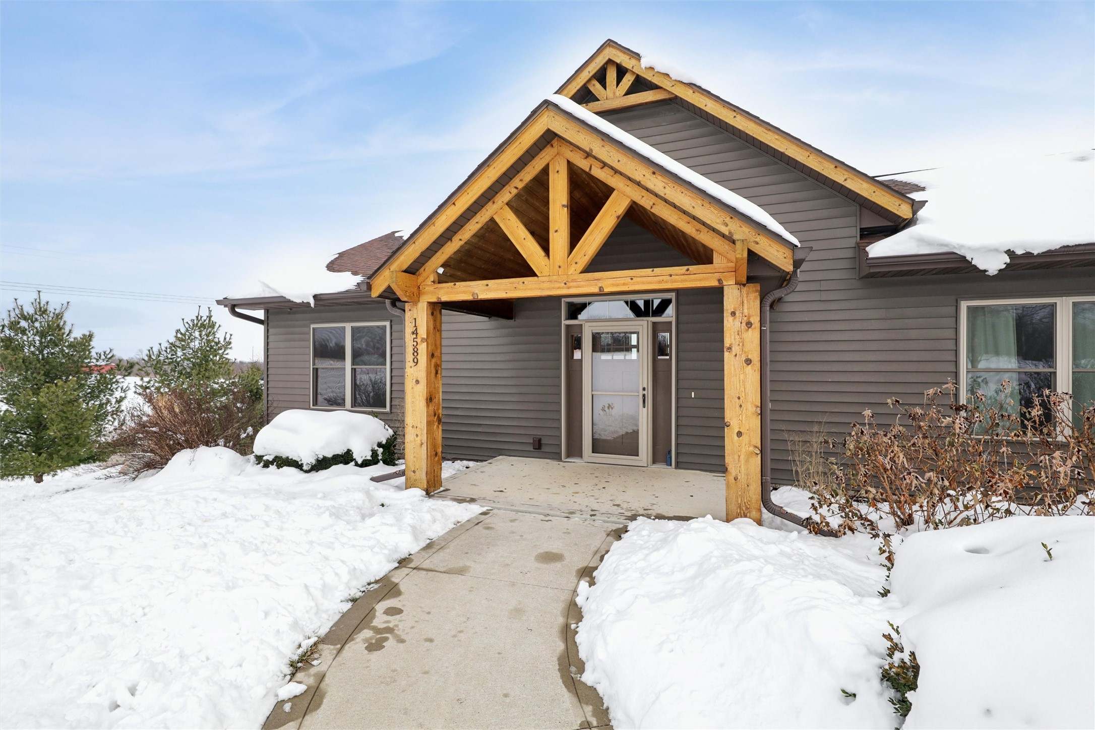 14589 NE White Oak Drive