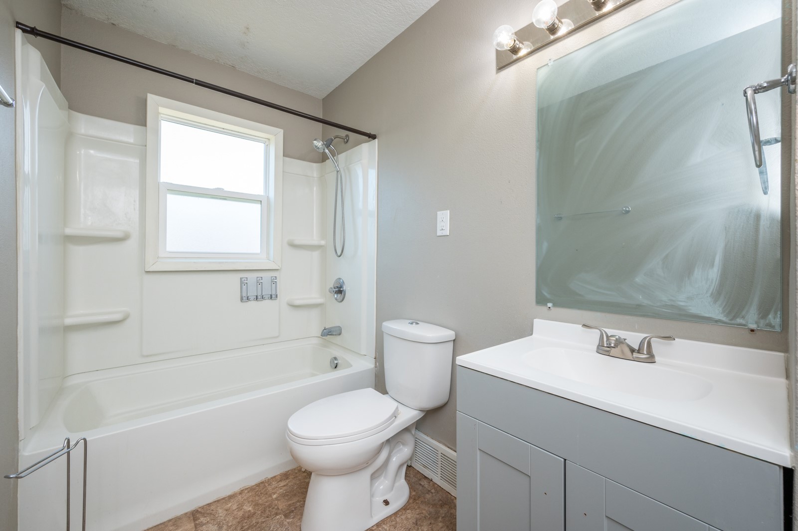 8112 Suncrest Drive, Des Moines, Iowa image 11