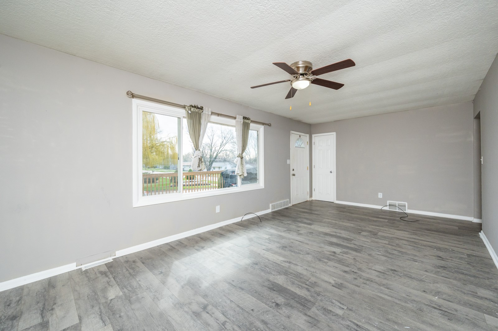 8112 Suncrest Drive, Des Moines, Iowa image 2