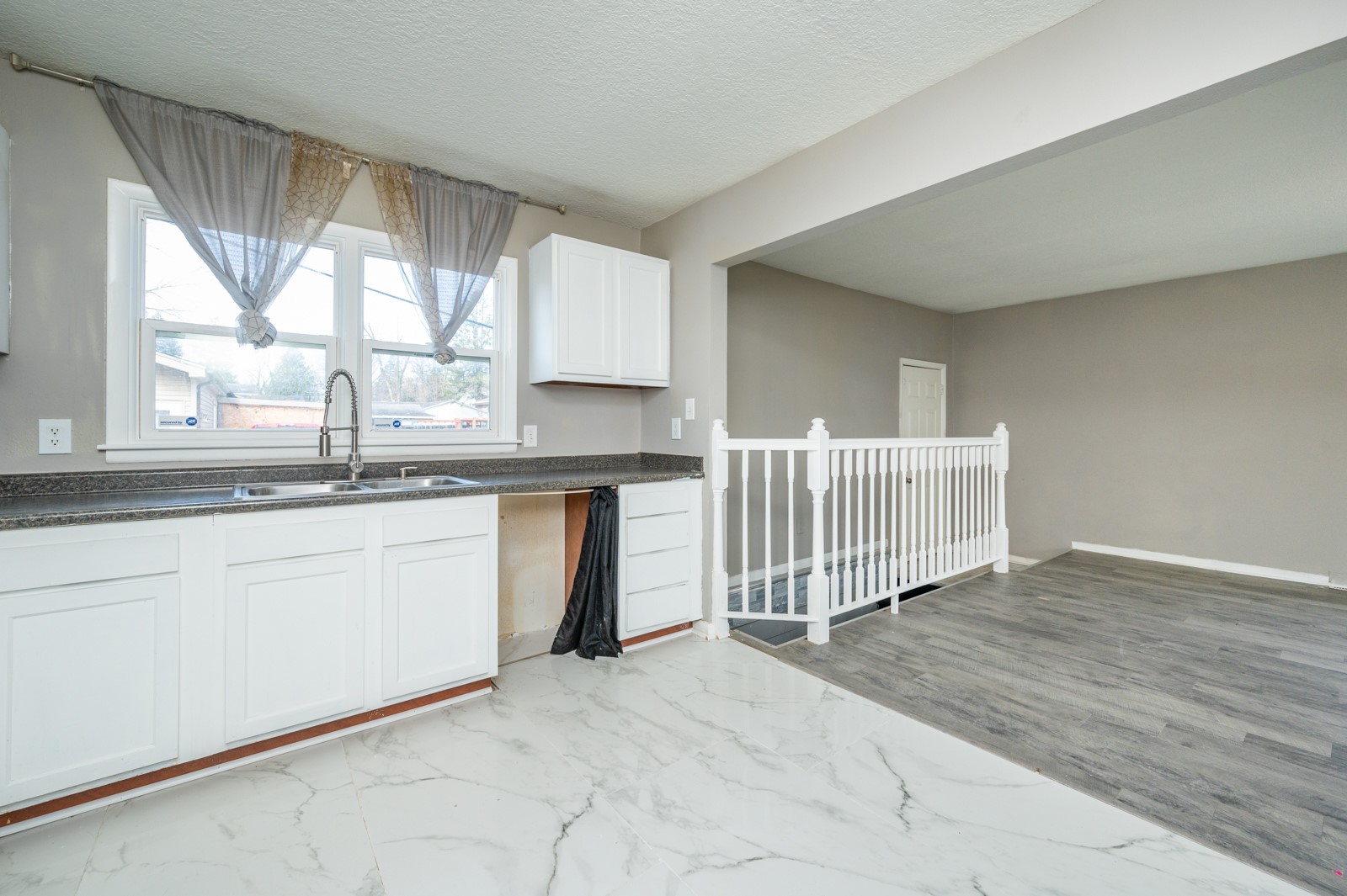 8112 Suncrest Drive, Des Moines, Iowa image 7
