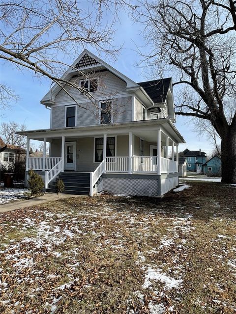 Homes For Sale - 1324 Main Street<br/> Poweshiek County, Grinnell, IA 50112