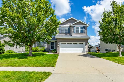 Homes For Sale - 645 SE Pleasant View Drive<br/> Waukee, IA 50263