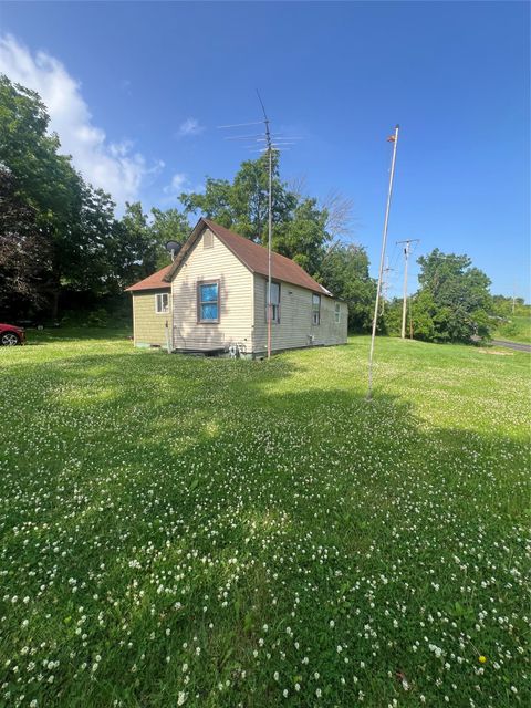 Homes For Sale - 2212 Summit Street<br/> Marshalltown, IA 50158