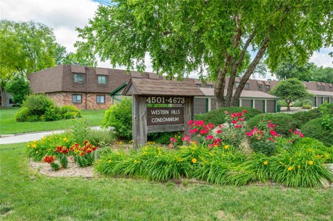 Condo For Sale - 4633 Woodland Avenue #1<br/> West Des Moines, IA 50266