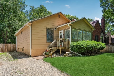Homes For Sale - 2419 35th Street<br/> Des Moines, IA 50310