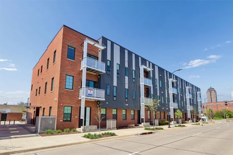 Condo For Sale - 400 SW 7th Street #203<br/> Des Moines, IA 50309