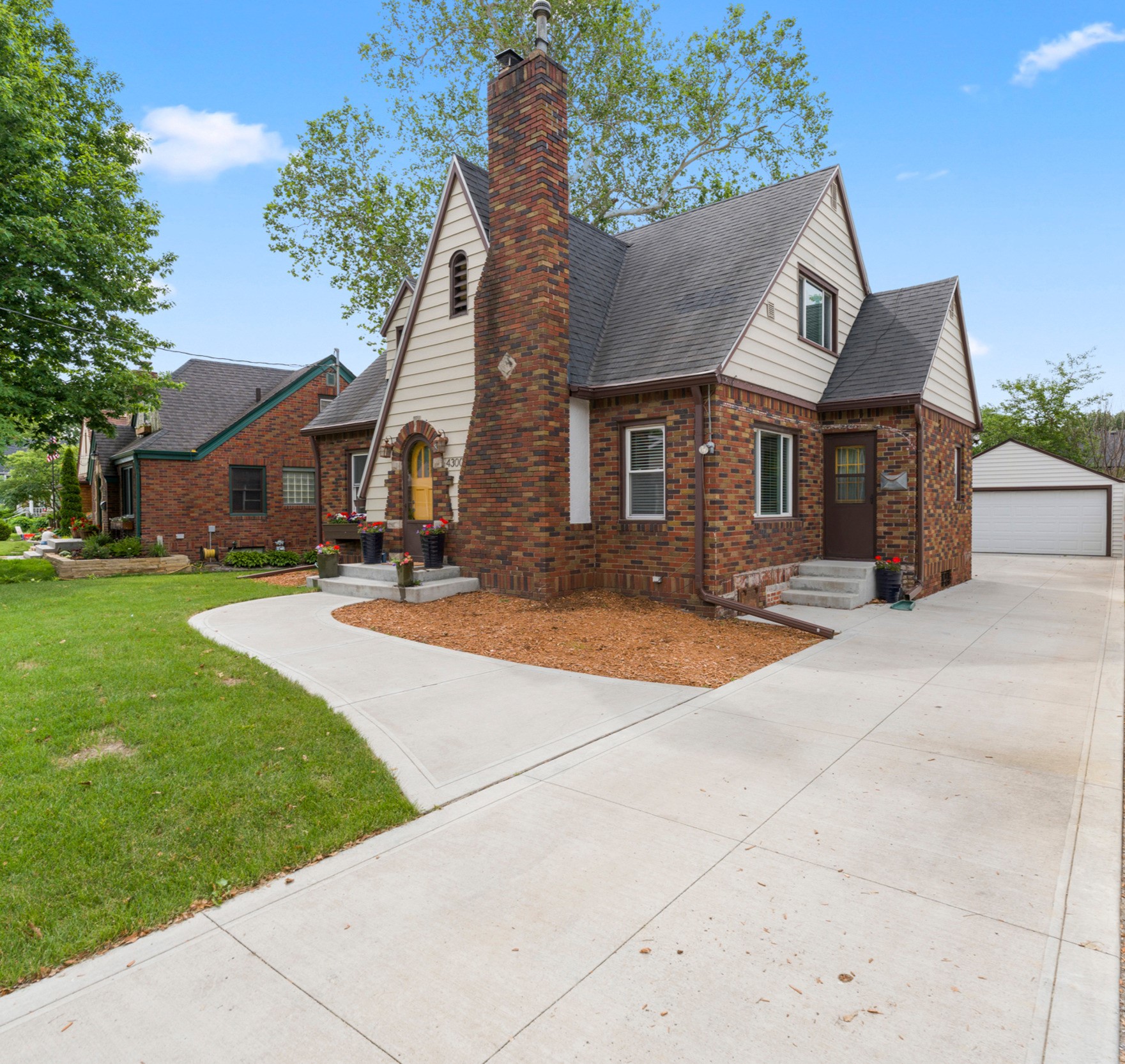 4300 Holland Drive