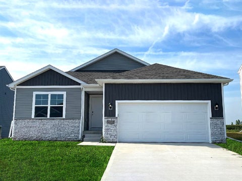 Homes For Sale - 409 Kingfisher Drive<br/> Warren County, Norwalk, IA 50211
