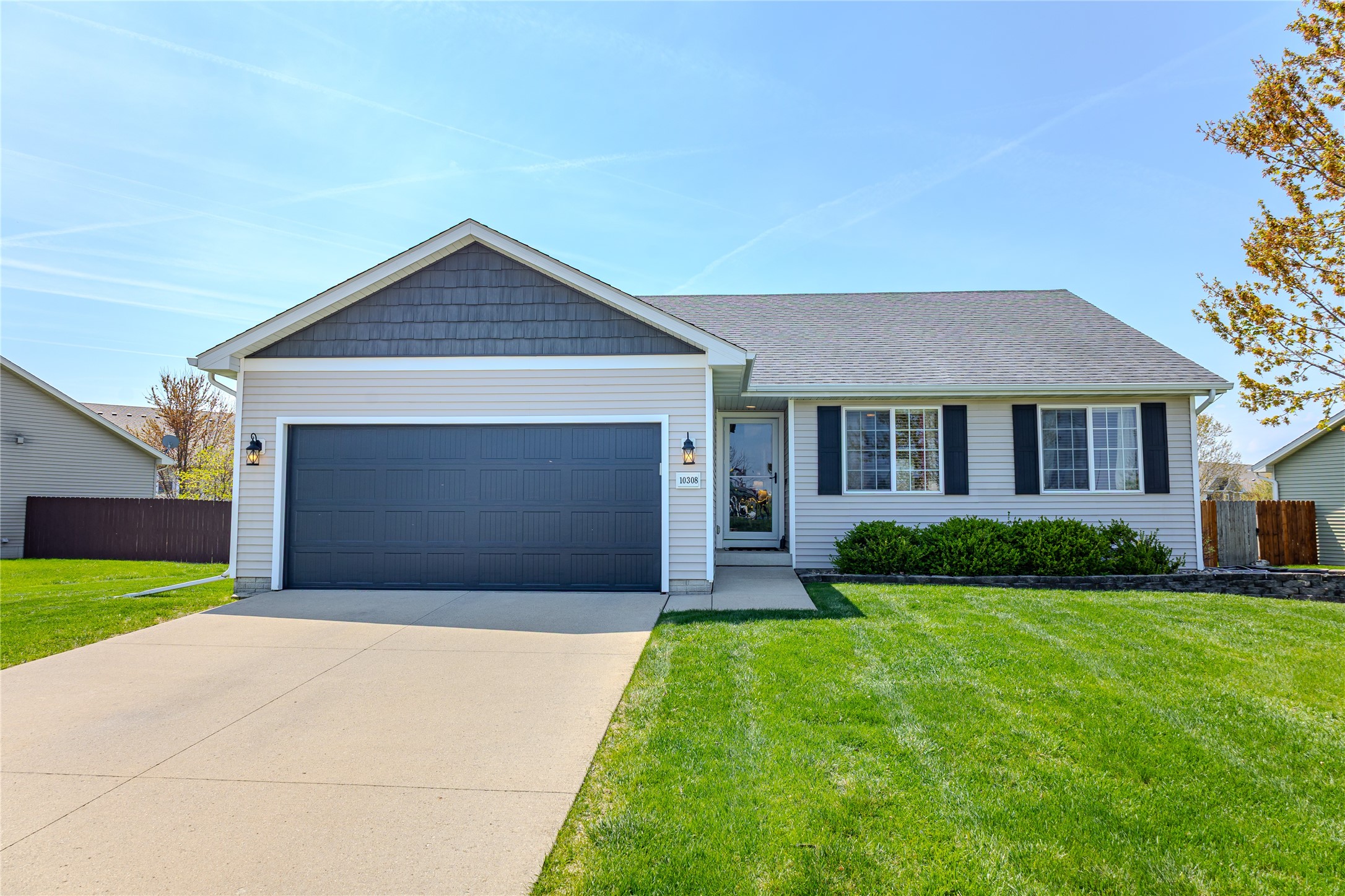 10308 Catalina Drive, Johnston, Iowa image 1