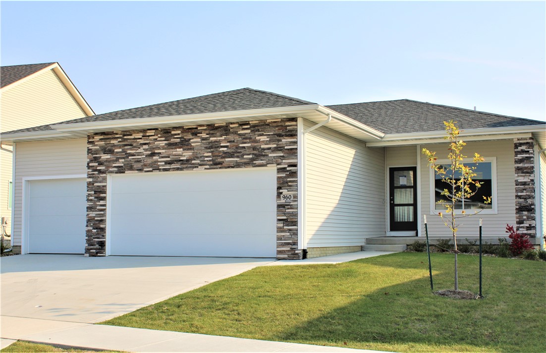 Photo 1 of 13 — 960 Juniper Drive, Carlisle, IA 50047