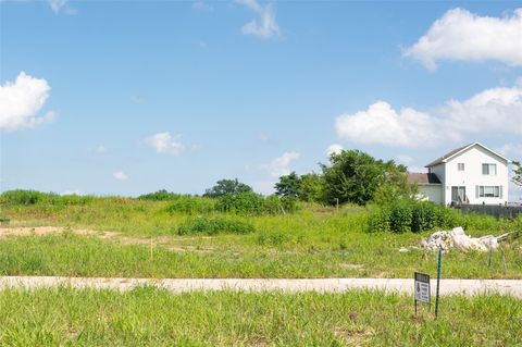 Vacant Land For Sale - 2907 Lake Hill Drive<br/> Des Moines, IA 50320