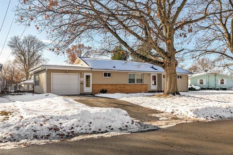 707 S 13th Avenue W Newton IA 50208