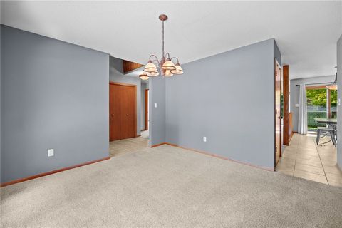 Single Family Residence in Urbandale IA 8210 Northview Drive 7.jpg