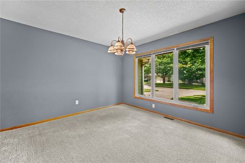 Single Family Residence in Urbandale IA 8210 Northview Drive 6.jpg