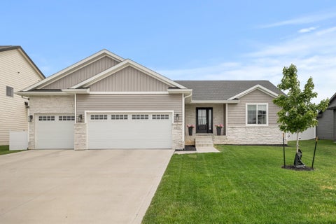 Homes For Sale - 6084 Gladbury Court<br/> Pleasant Hill, IA 50327