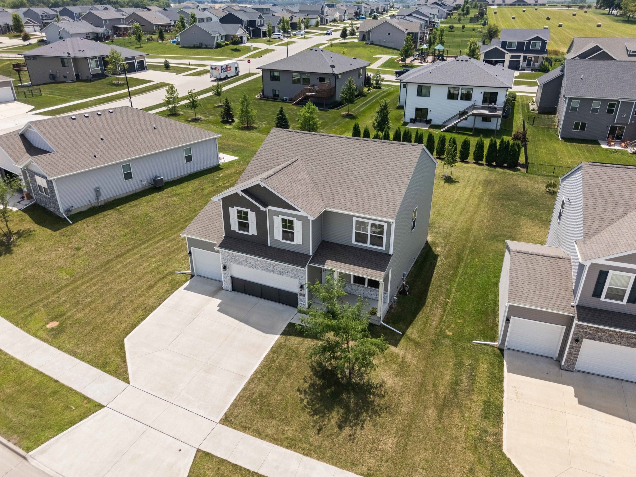 605 Ellis Circle