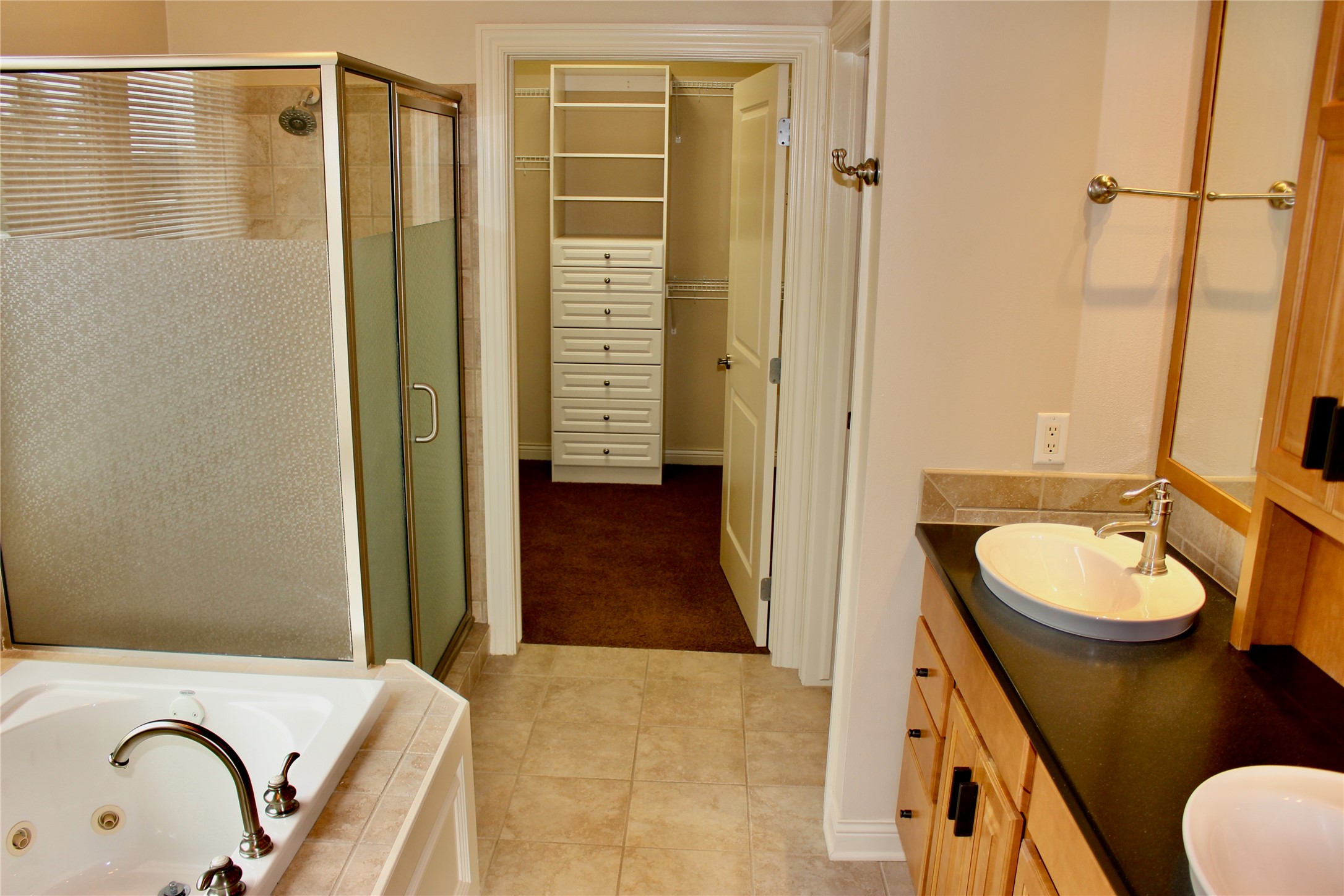 858 Burr Oaks Drive, West Des Moines, Iowa image 14