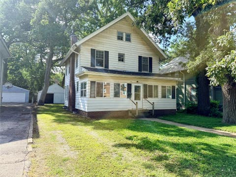 Homes For Sale - 1144 35th Street<br/> Des Moines, IA 50311