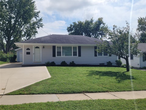 Homes For Sale - 7410 Beechwood Drive<br/> Polk County, Urbandale, IA 50322