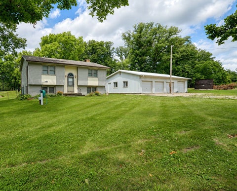 Homes For Sale - 2390 Sand Road<br/> Marshall County, Marshalltown, IA 50158