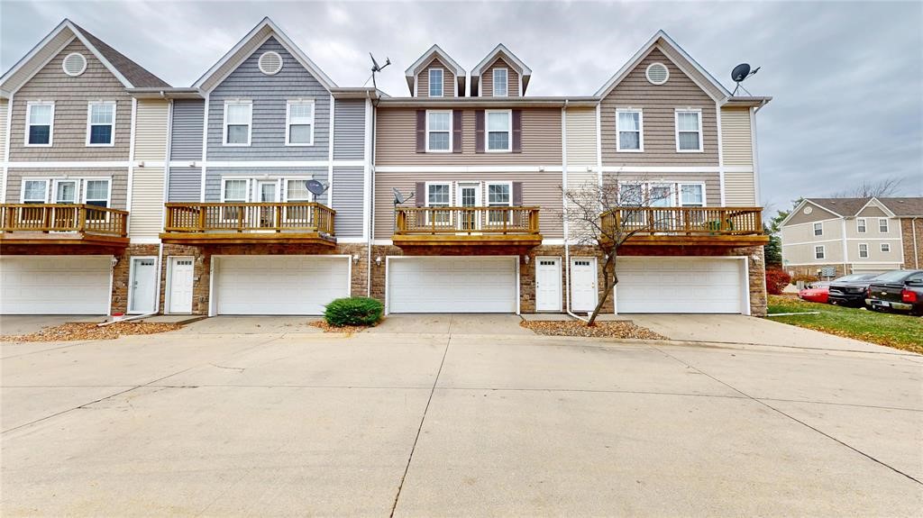Photo 1 of 13 — 1137 Blackstone Lane, Pleasant Hill, IA 50327