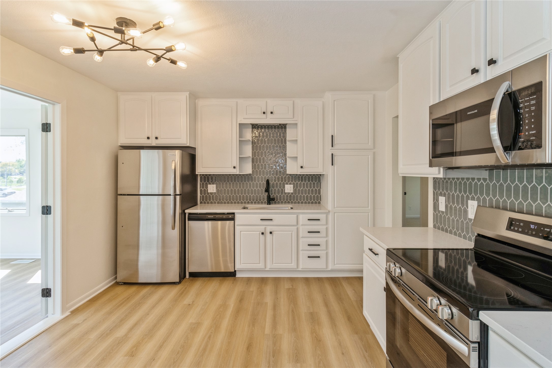3308 Sylvania Drive, West Des Moines, Iowa image 4