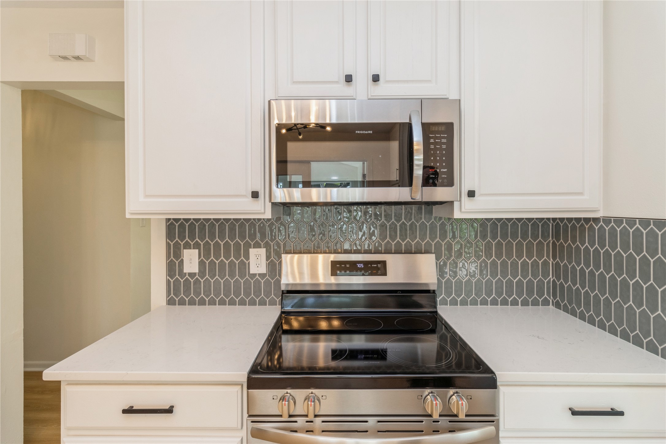 3308 Sylvania Drive, West Des Moines, Iowa image 8