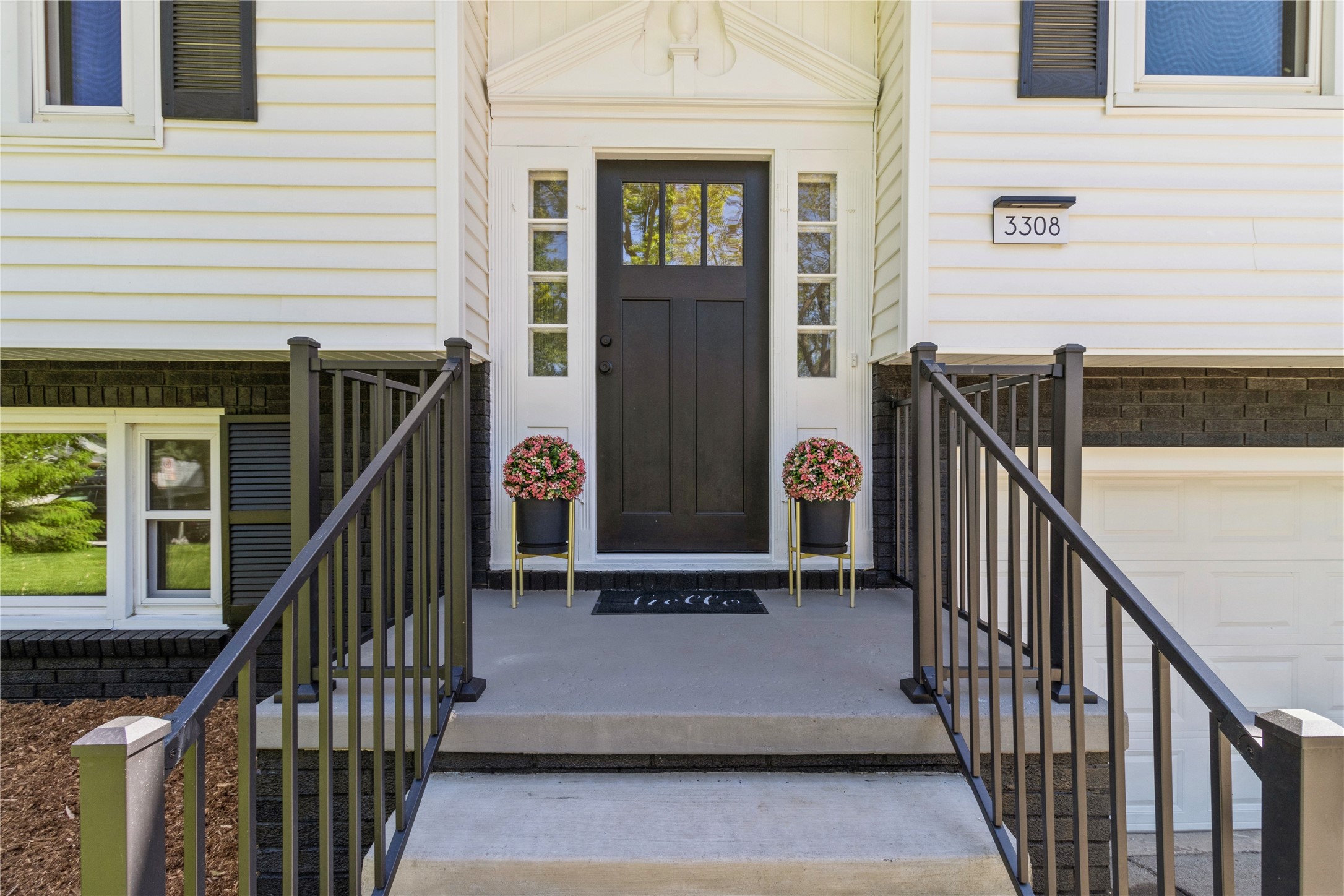 3308 Sylvania Drive, West Des Moines, Iowa image 2
