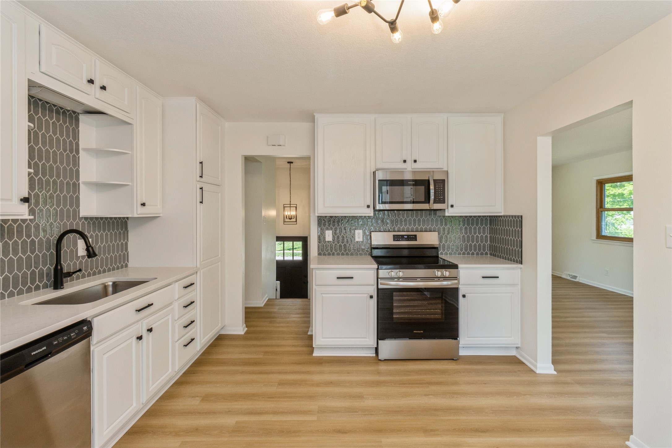 3308 Sylvania Drive, West Des Moines, Iowa image 5