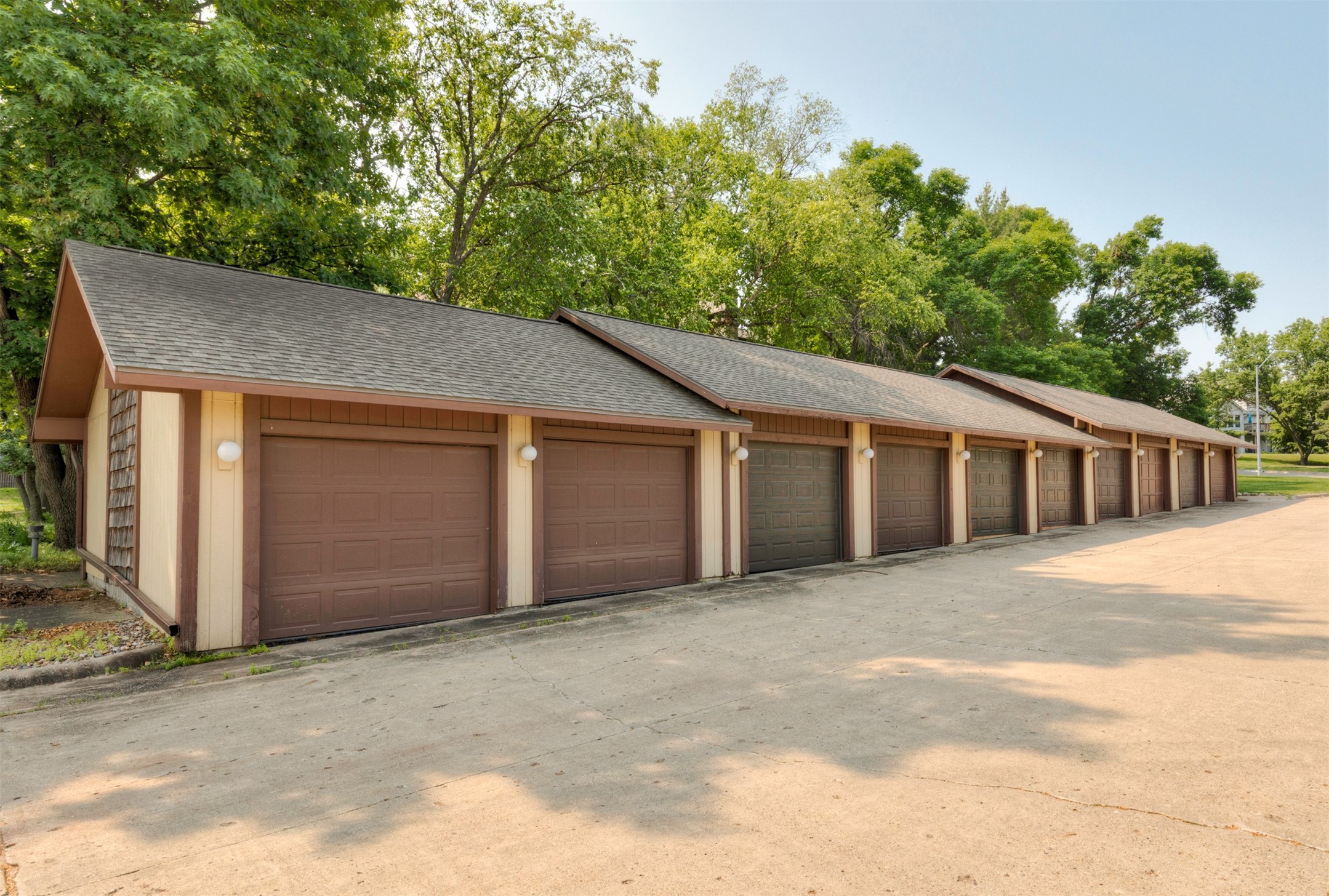 4663 Lockner Drive #12, Urbandale, Iowa image 31