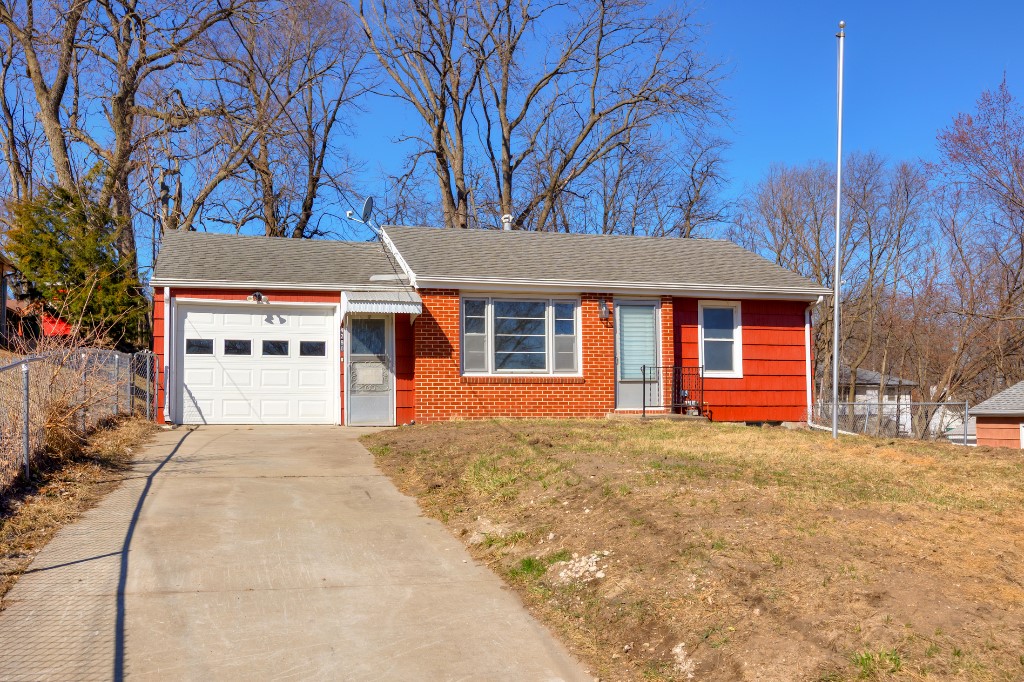 4290 NW 11th Court, Des Moines, Iowa image 1